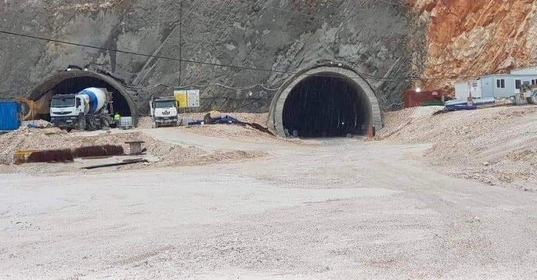 Hapet plotesisht njeri nga tunelet e Llogarase, Vazhdojne punimet per hapjen e te dytit